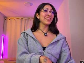 Live webcam model marianabranz on Soda Cams