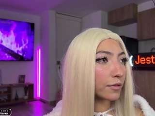 Este modelo está en vivo ahora. marianabranz