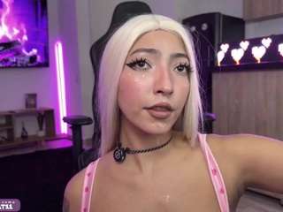 이 모델은 현재 라이브 중입니다. marianabranz