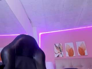suzylong's CamSoda show and profile