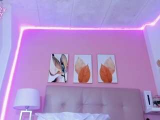 suzylong's CamSoda show and profile