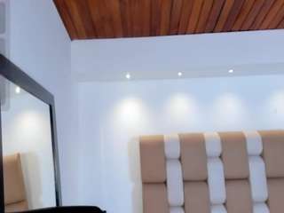 victoria-mooree's CamSoda show and profile