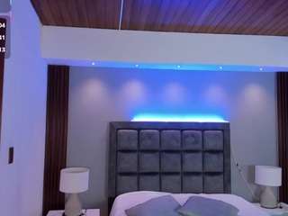 victoria-mooree Live Webcam on CamSoda