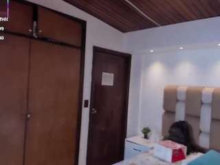 victoria-mooree's CamSoda show and profile