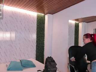 victoria-mooree Live Webcam on CamSoda