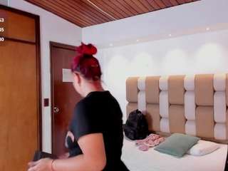 victoria-mooree Live Webcam on CamSoda