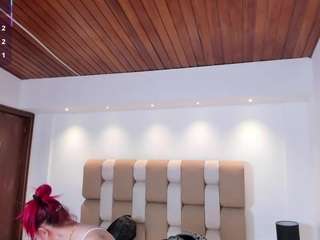 victoria-mooree Live Webcam on CamSoda