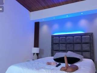 victoria-mooree's CamSoda show and profile