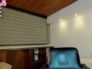 victoria-mooree Live Webcam on CamSoda