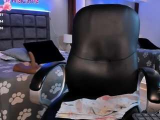 victoria-mooree's live room