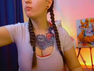 annmikely's CamSoda show and profile