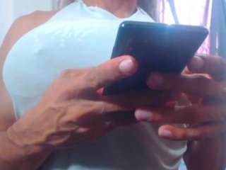 sorayabigtits's CamSoda show and profile