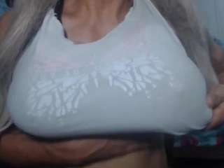 Live cam show with hilary18inches