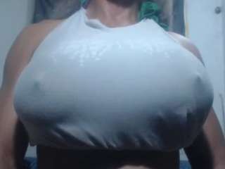 sorayabigtits live webcam show