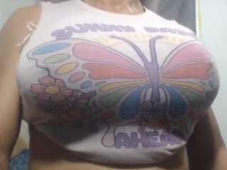 sorayabigtits live webcam show