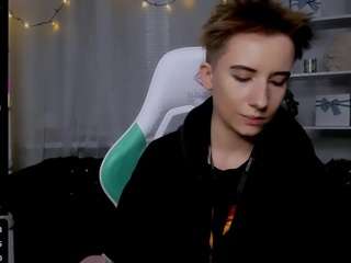 reinramm's CamSoda show and profile