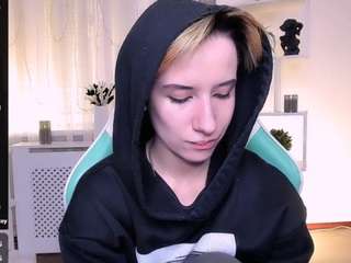 le modèle reinramm est en webcam porno dans un show sur le site camsoda, il possède les tags suivants: average,black hair,toys,tattoos,sex toys,no drinking,naked,masturbate,lovense,handjob,full nudity,foot fetish,fingering,fetish,feet,doggy style,dildo or vibrator,dildo,cum,butt plug