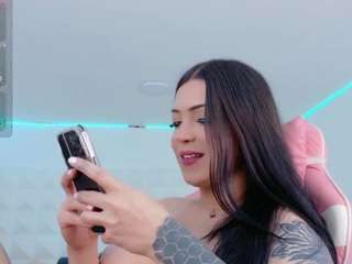 le modèle velen23 est en webcam porno dans un show sur le site camsoda, il possède les tags suivants: anal toys,black hair,brown eyes,dirty talk,drinking,fetish,muscular,orgasm,smoking,tattoos,big tits,hd