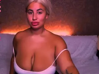 Blond-lu's Live Sex Cam Show
