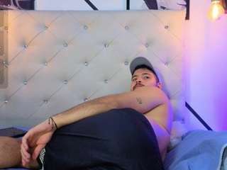 andrew-brownn Sex Cam Show