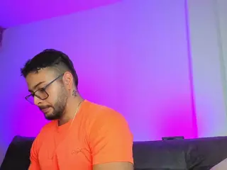 Andrew-Brownn's Live Sex Cam Show