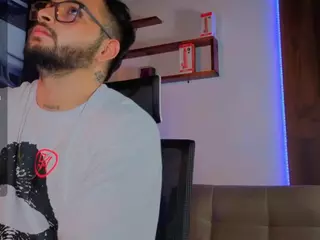 Andrew-Brownn's Live Sex Cam Show
