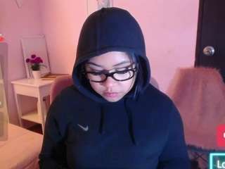 naahom1 webcam model