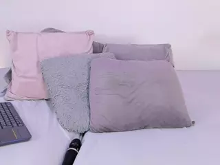 IsaMeow's Live Sex Cam Show