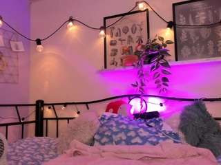 Live webcam model miaarose on Soda Cams