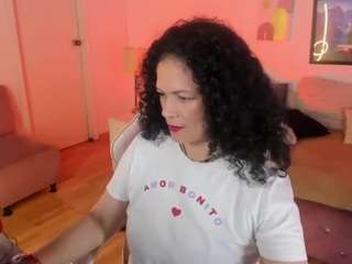 HORNY MILF ALICIA
