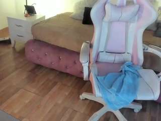 HORNY MILF ALICIA