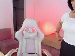 HORNY MILF ALICIA