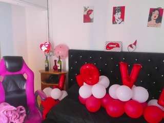 aliciia-cute's CamSoda show and profile