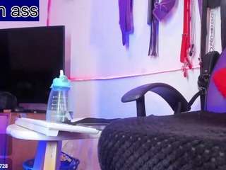 kim-alissa, female webcam model,  years old, on live webcam