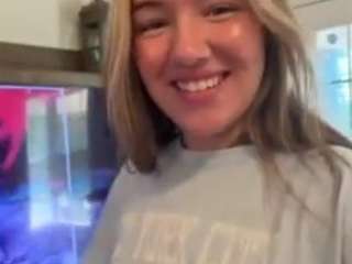 Jadebay's cam show statistics and live stream