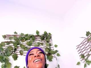 Live webcam model lexiiegrey on Soda Cams