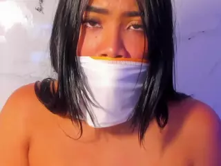 SarahGil's Live Sex Cam Show