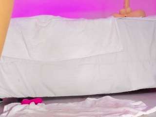 leah-grey Live Webcam on CamSoda