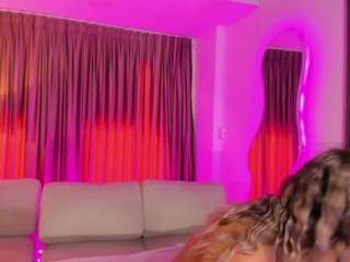 leah-grey Live Webcam on CamSoda