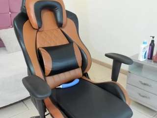 lizzie-williams live cam profile