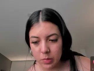 ChloeBennetX's Live Sex Cam Show