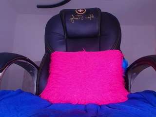 nao-kyse, female webcam model,  years old, on live webcam