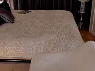 lenalively's CamSoda show and profile