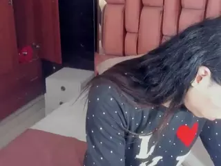 sara-slut's Live Sex Cam Show