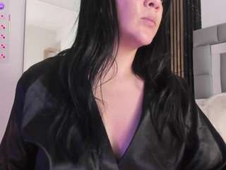 nadia-saadik1 webcam