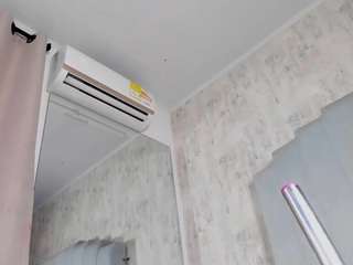 sofii-james's CamSoda show and profile