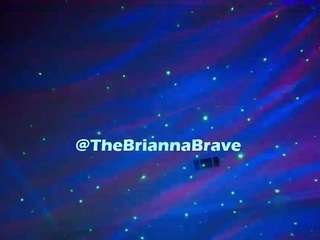 该模特正在直播。 briannabrave