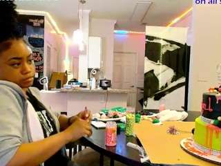 le modèle briannabrave est en webcam porno dans un show sur le site camsoda, il possède les tags suivants: anal,submissive,ass,orgasm,role play,shaved-pussy,sph,squirter,striptease,tattoos,lush,teen 18,thick,toys,twerk,twerking,wet,young adult,mistress,natural