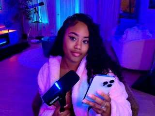 BriannaBrave live cam on CamSoda