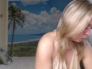 Young Soaring-love - adorable, horny and ready to amuse soaring-love from CamSoda